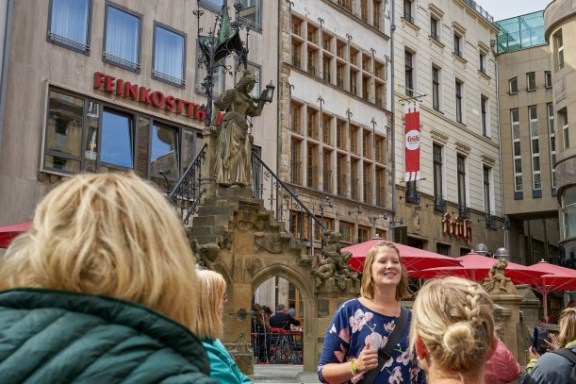 Eine Tourgruppe in Köln