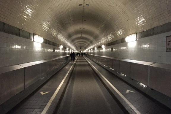 Ein langer Tunnel