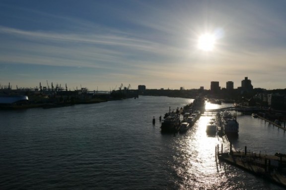 Sonnenuntergang im Hamburger Hafen