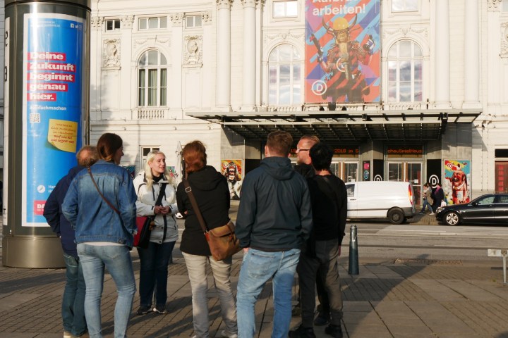 Eine Tourgruppe im Sommer