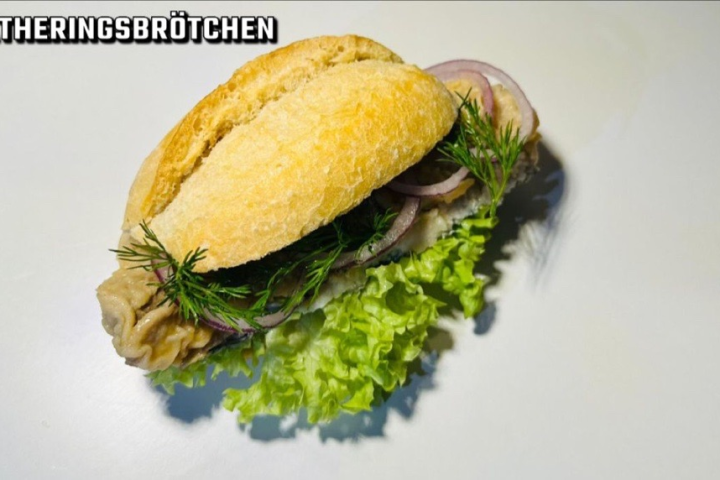 a sandwich cut in half