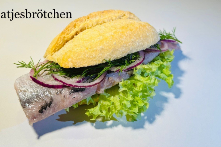 a sandwich cut in half