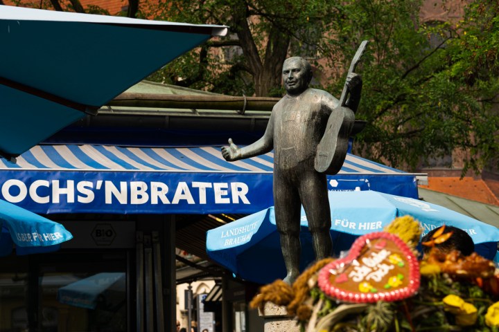 a statue of a person